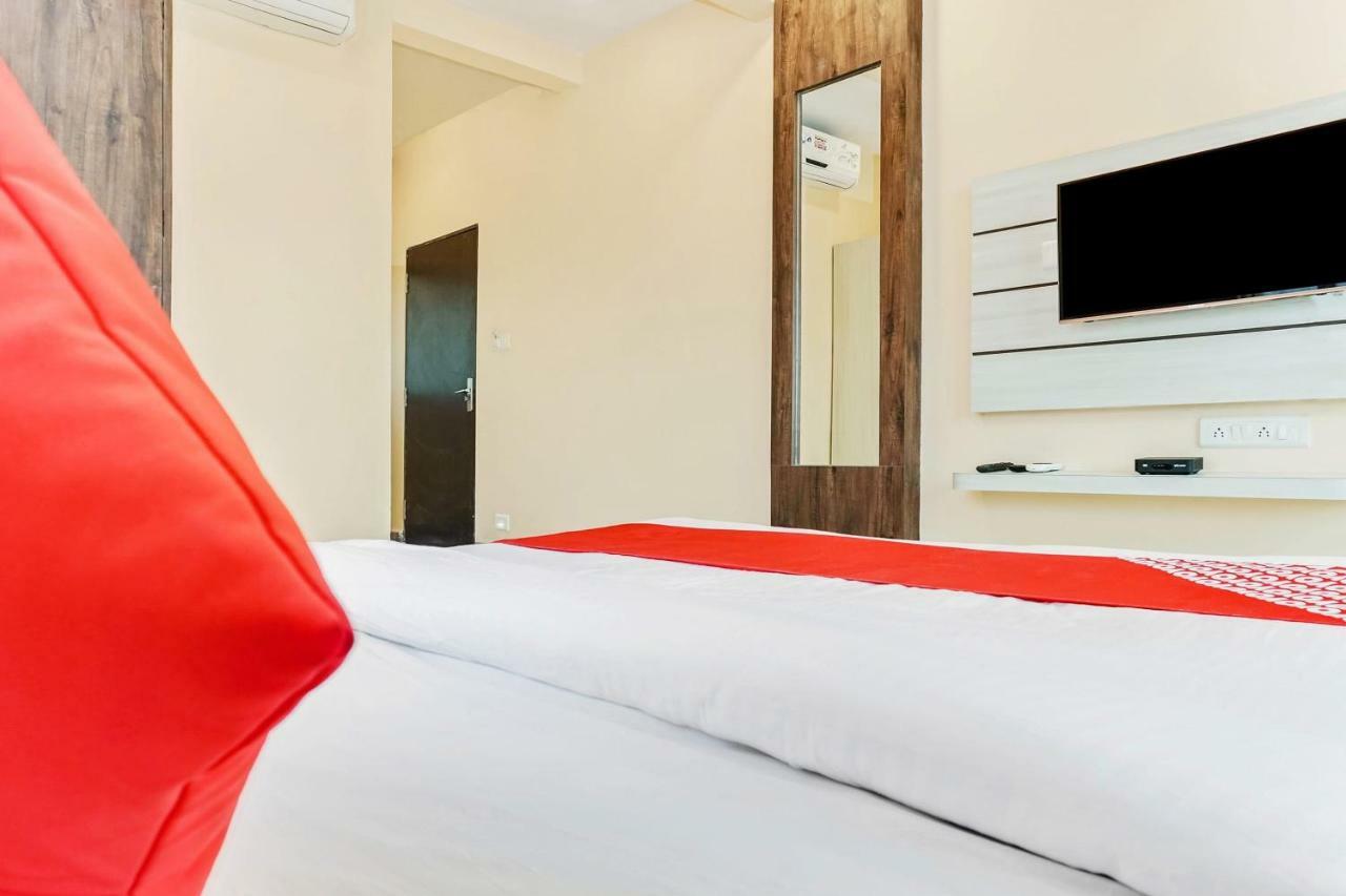 Oyo 29634 Hotel Navalai Pride Ratnāgiri Esterno foto