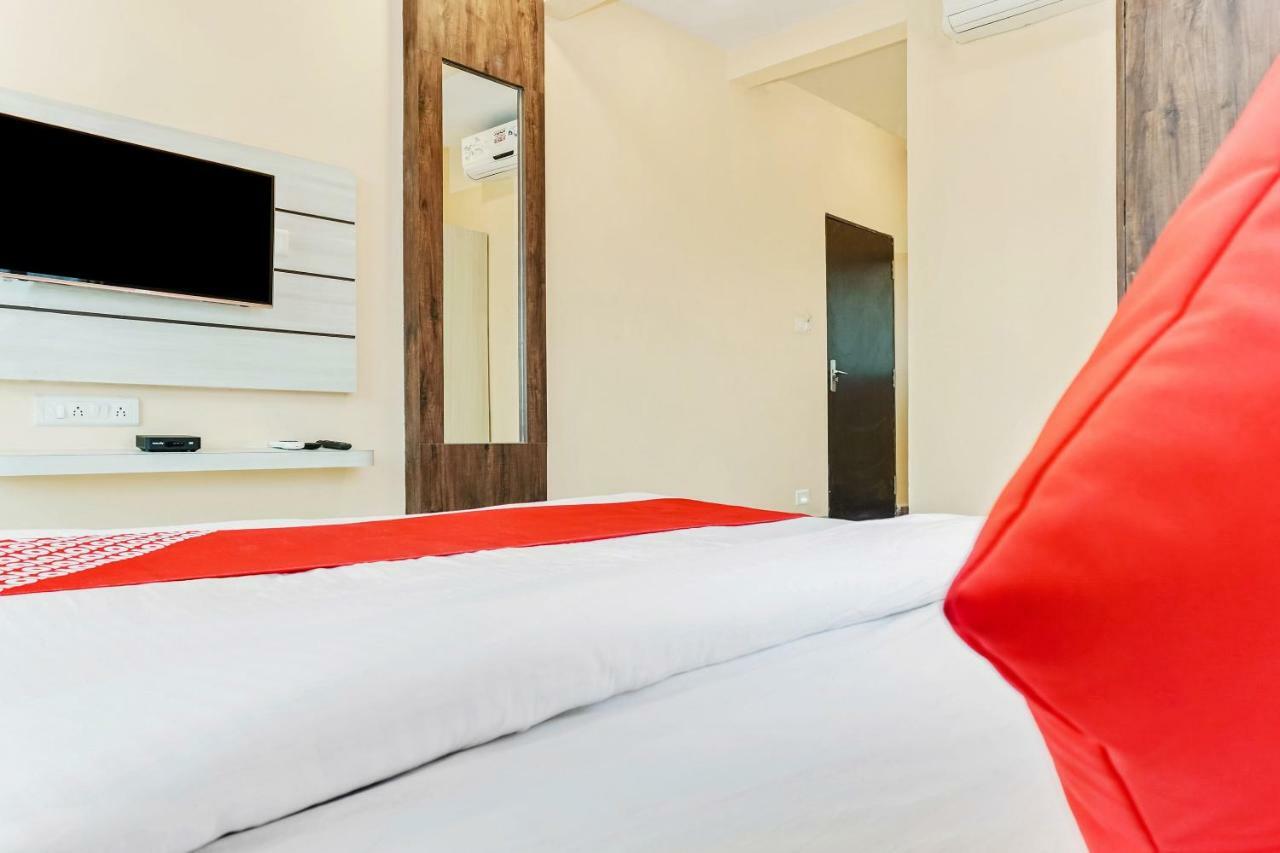 Oyo 29634 Hotel Navalai Pride Ratnāgiri Esterno foto