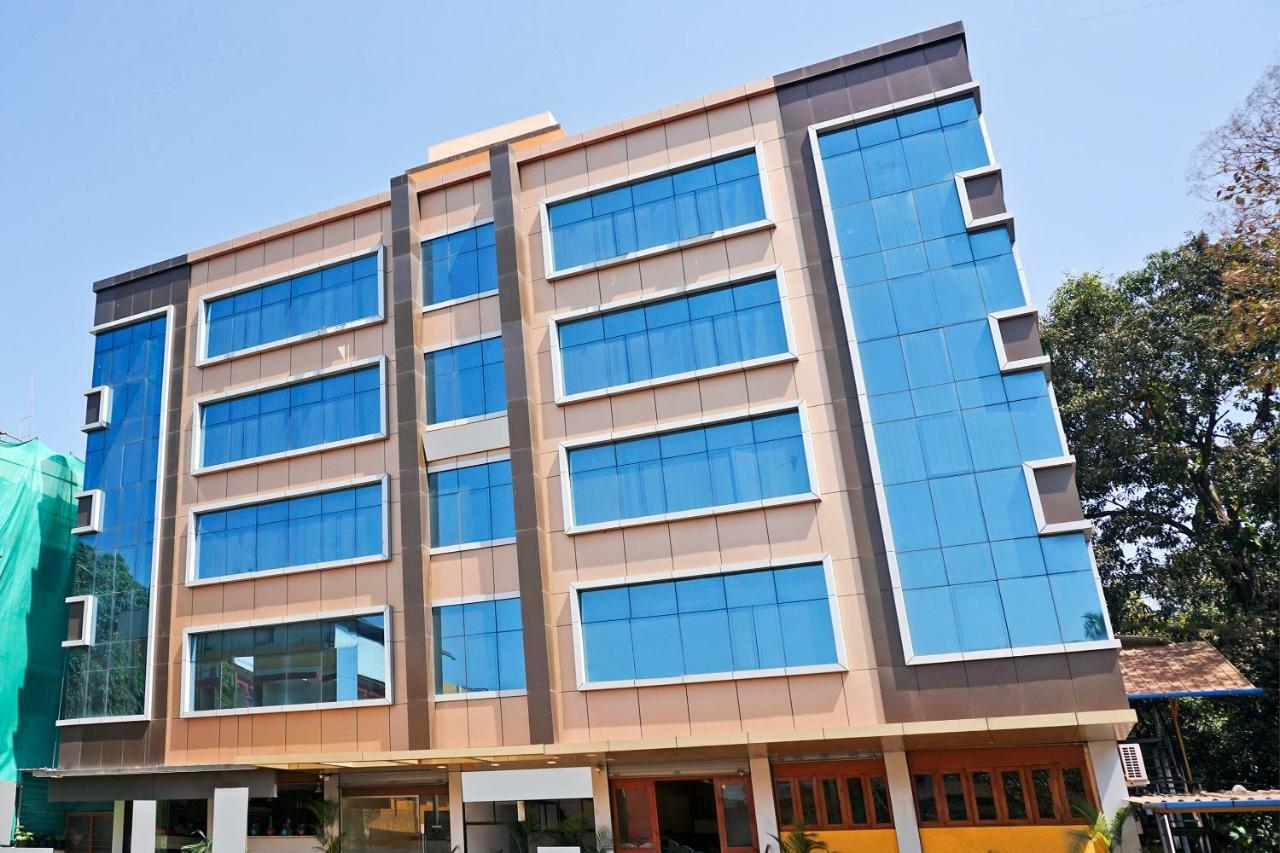Oyo 29634 Hotel Navalai Pride Ratnāgiri Esterno foto